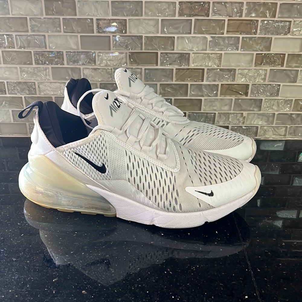 Men’s 10.5 Nike Air 270